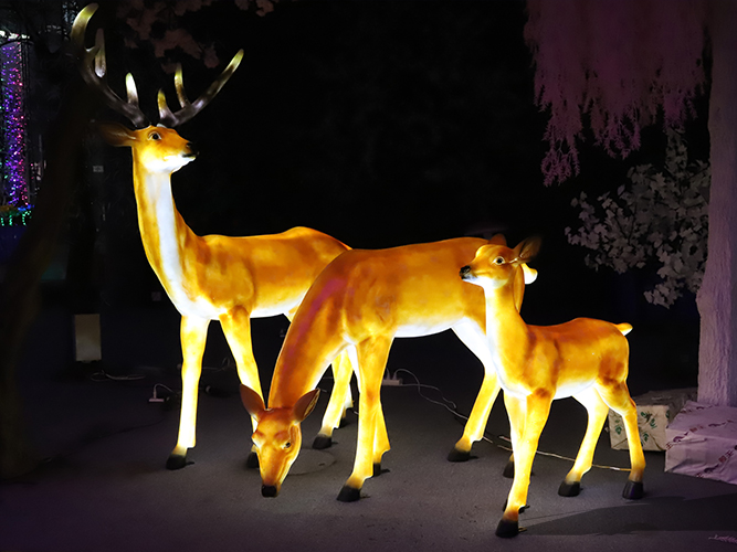 Lighting garden sculptures